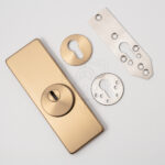 ESCUDO SATINADO ALTA SEGURIDAD PLACA 1 Seguridad Cerrajeros Madrid